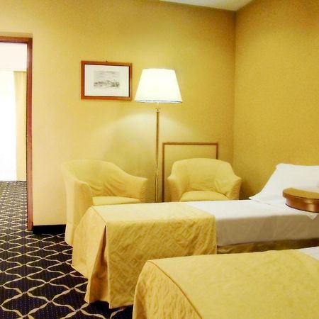 Hotel Ramada By Wyndham Napoli Esterno foto