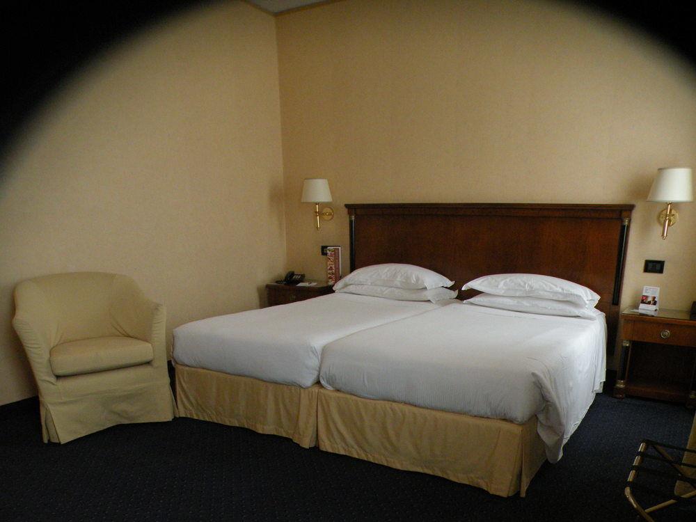 Hotel Ramada By Wyndham Napoli Esterno foto