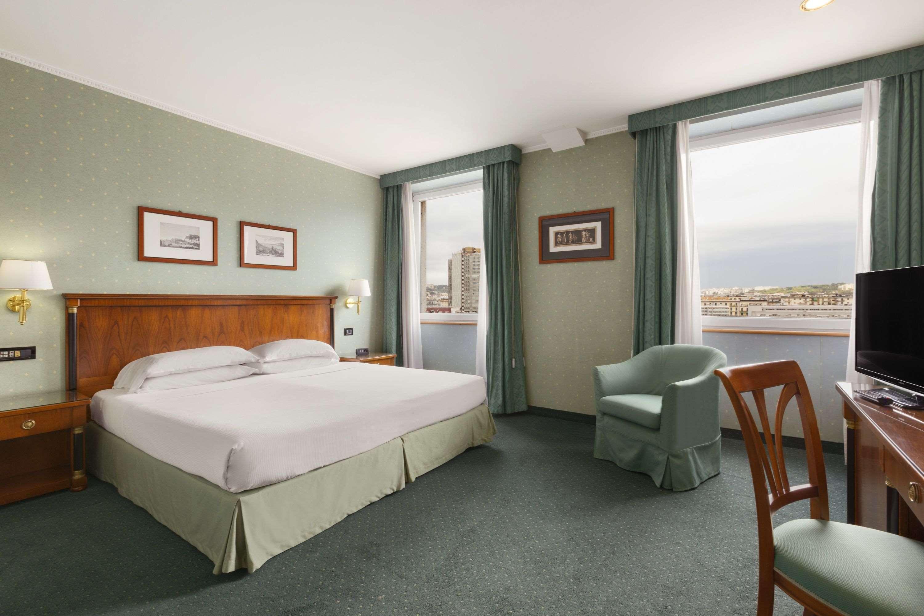 Hotel Ramada By Wyndham Napoli Esterno foto