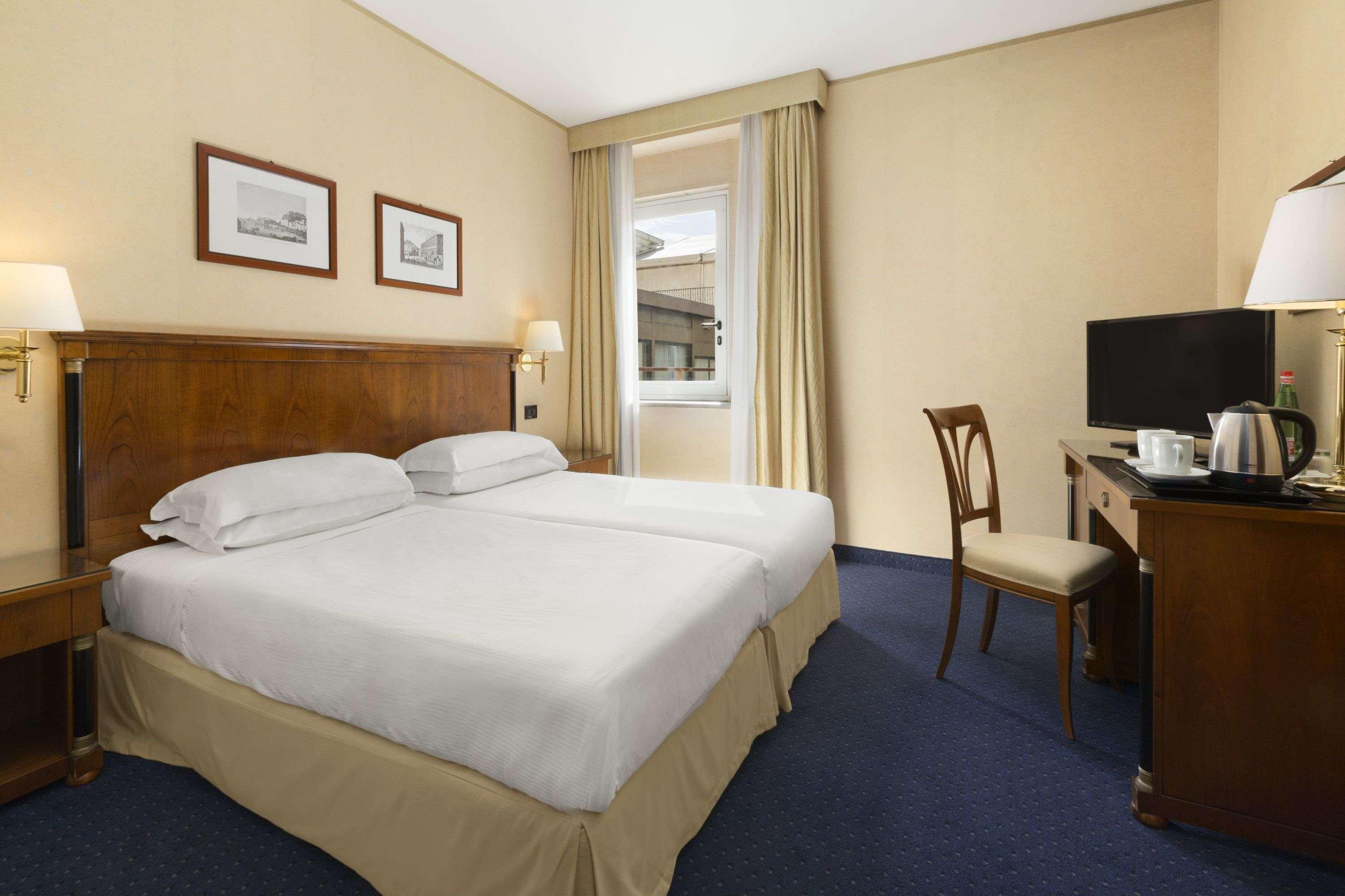 Hotel Ramada By Wyndham Napoli Esterno foto