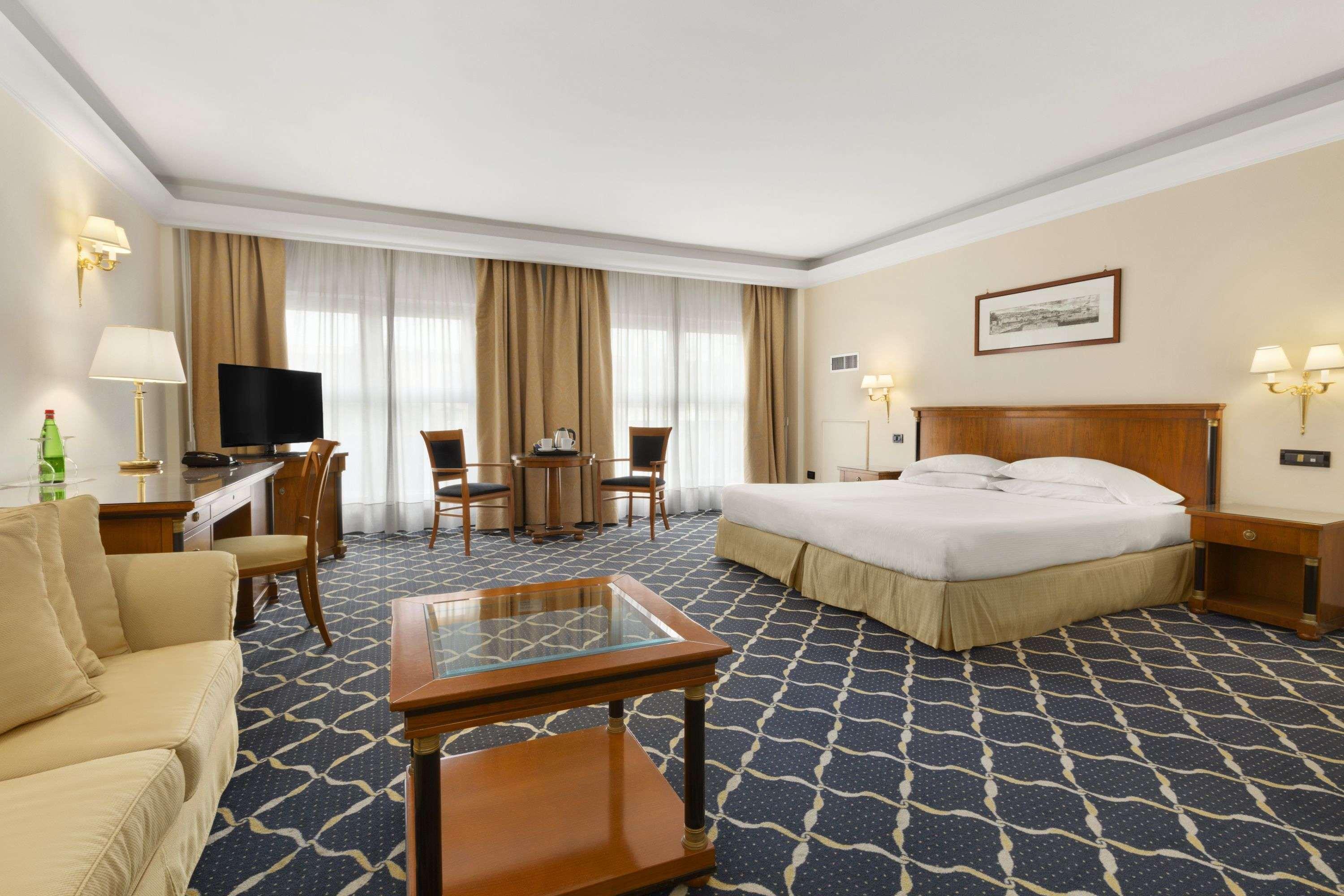 Hotel Ramada By Wyndham Napoli Esterno foto