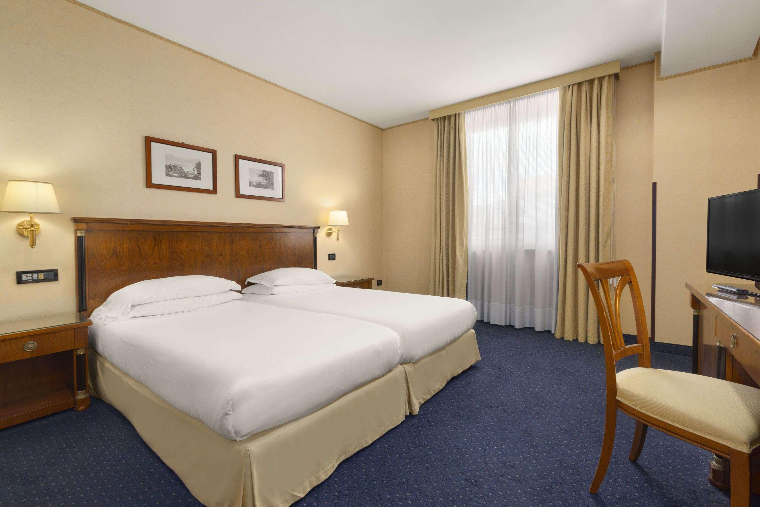 Hotel Ramada By Wyndham Napoli Esterno foto