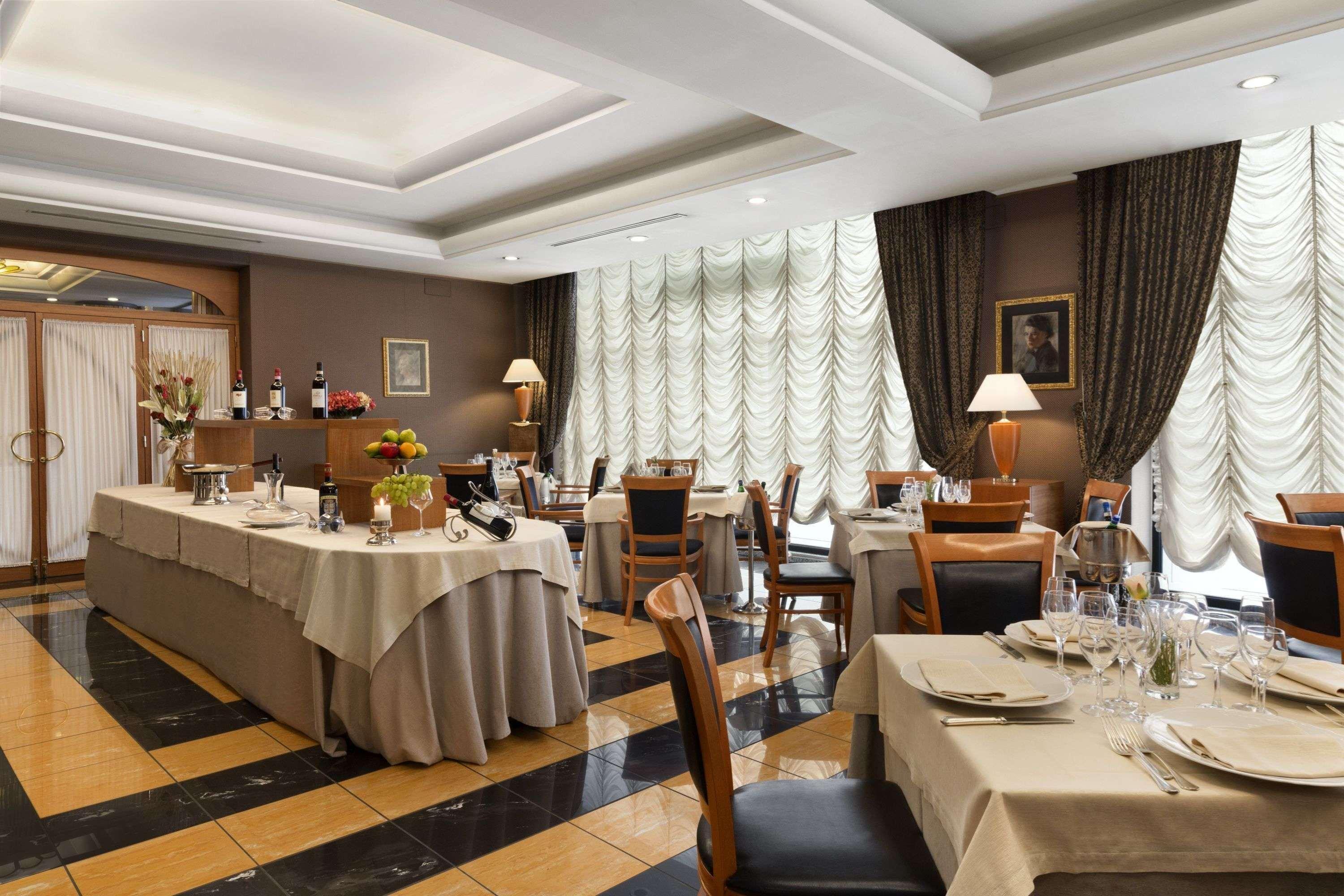 Hotel Ramada By Wyndham Napoli Esterno foto