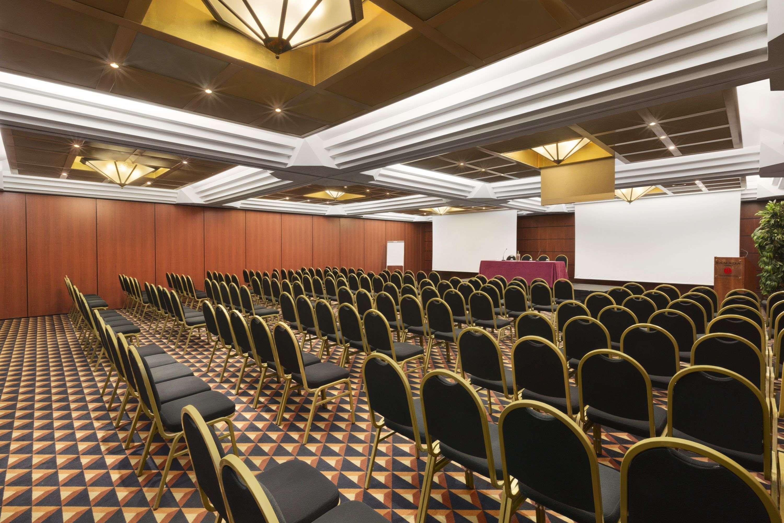 Hotel Ramada By Wyndham Napoli Esterno foto