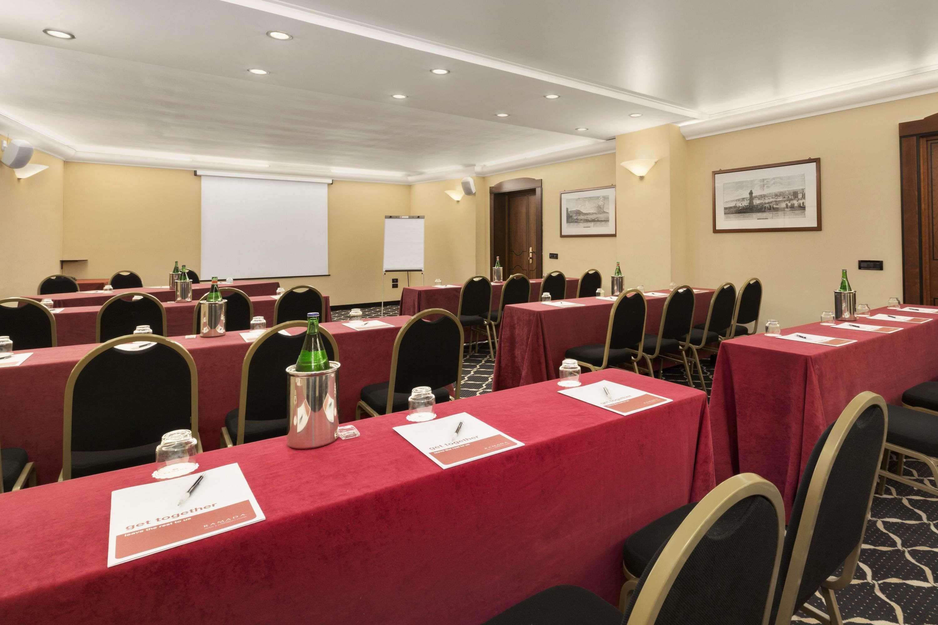 Hotel Ramada By Wyndham Napoli Esterno foto