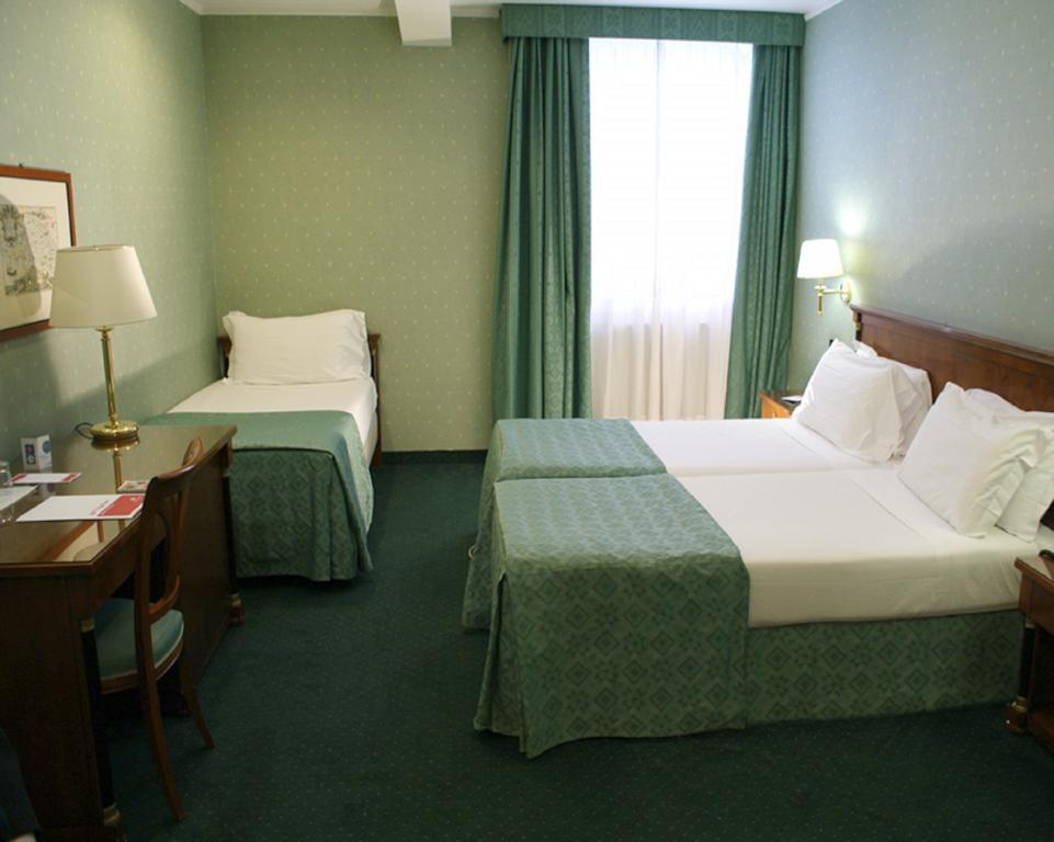 Hotel Ramada By Wyndham Napoli Esterno foto