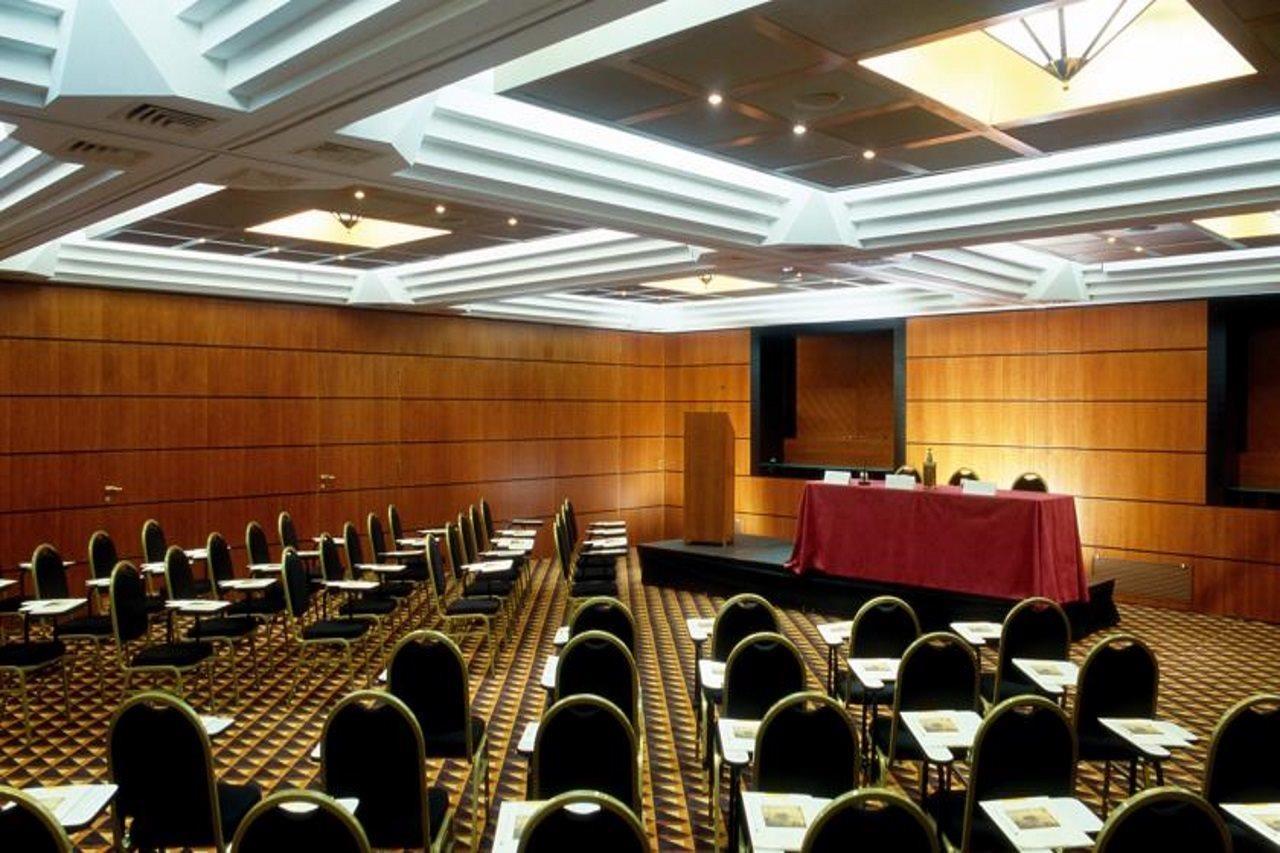 Hotel Ramada By Wyndham Napoli Esterno foto