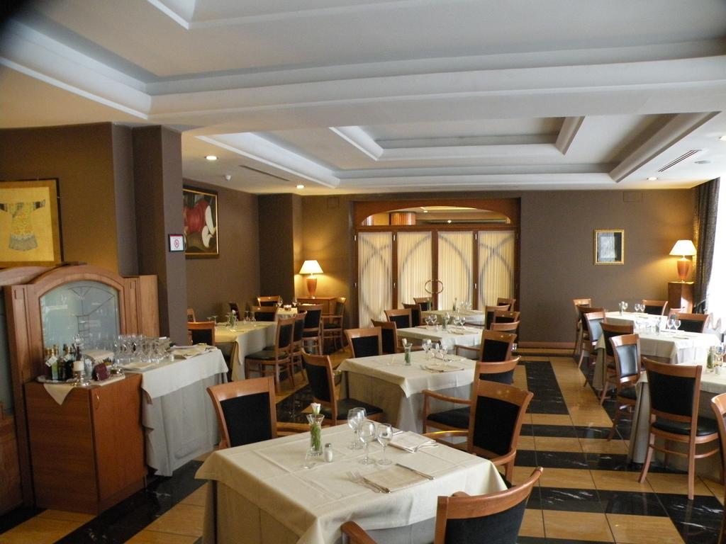 Hotel Ramada By Wyndham Napoli Esterno foto
