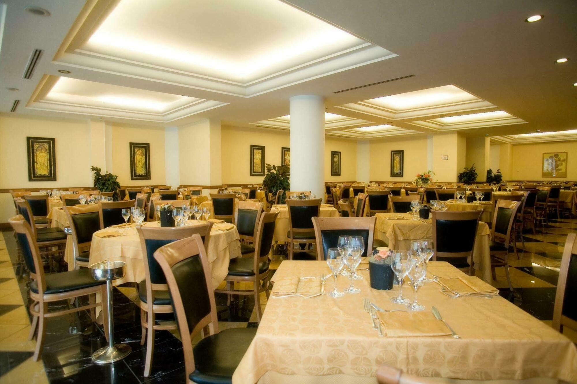 Hotel Ramada By Wyndham Napoli Esterno foto