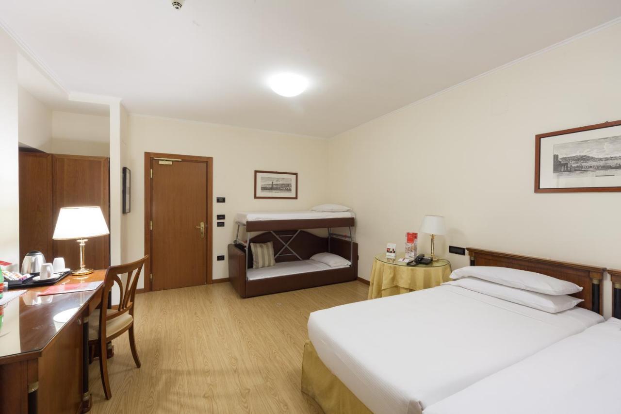 Hotel Ramada By Wyndham Napoli Esterno foto